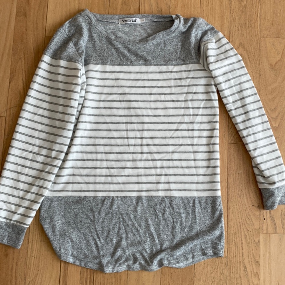 Vemvan grey and white striped long sleeve shirt size small